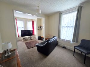 Living area- click for photo gallery